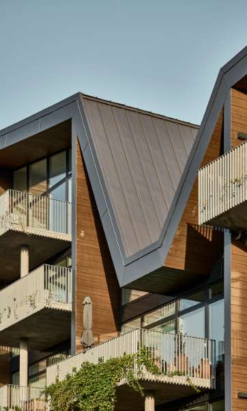 Aufregende Dachkonstruktion, eingedeckt mit DS Nordic Klickfalz, Udsigten – Vester Ringvej 45, 8600 Silkeborg, Dänemark